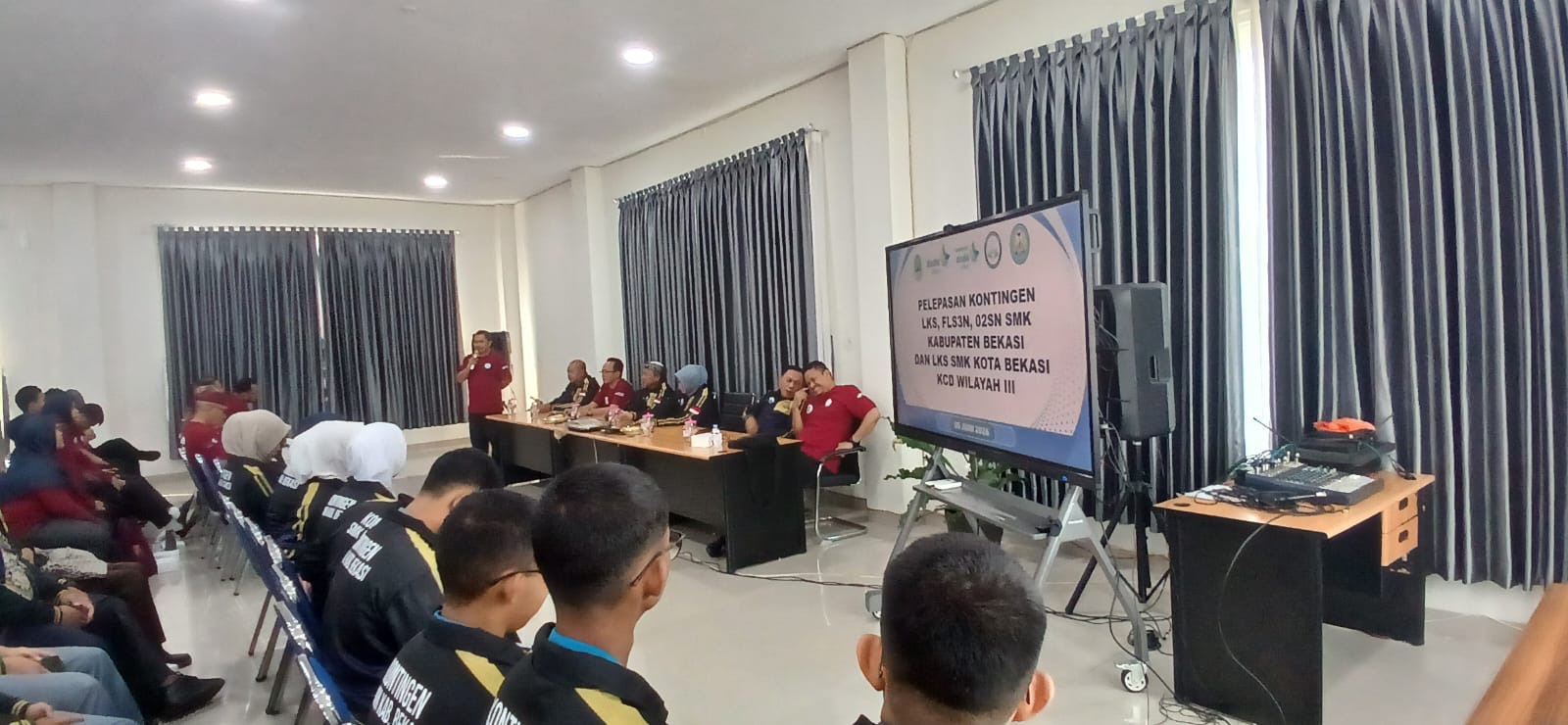 Siap Mengukir Prestasi, KCD Wilayah III Resmi Lepas Kontingen LKS, FLS2N, dan O2SN SMK Kota serta Kabupaten Bekasi